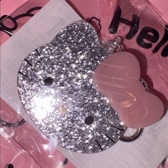 Hello Kitty Glitter Keychain. - Picture 2 of 3